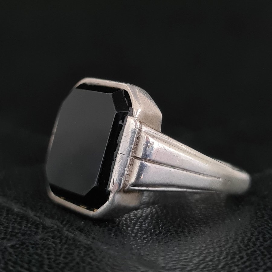 VINTAGE KLACKRING I ÄKTA SILVER MED ONYX STEN