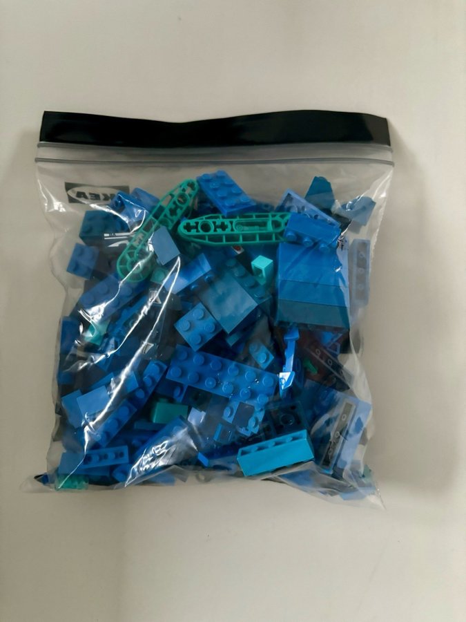 Lego ”Blåa delar"