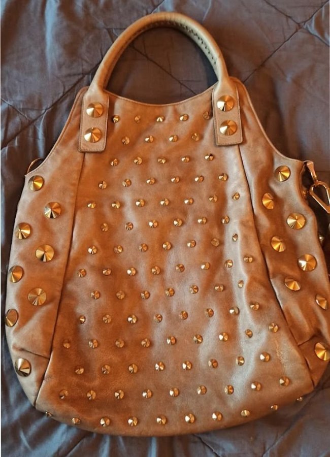 Be  D Garbo studded tote bag, väska med nitar