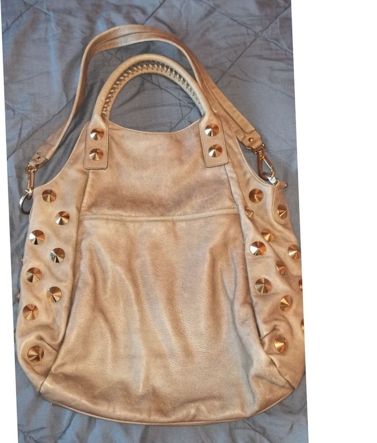 Be  D Garbo studded tote bag, väska med nitar