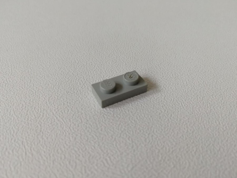 Lego - plate - platt - bas - 1x2 - part 3023 - ljusgrå (old light gray)