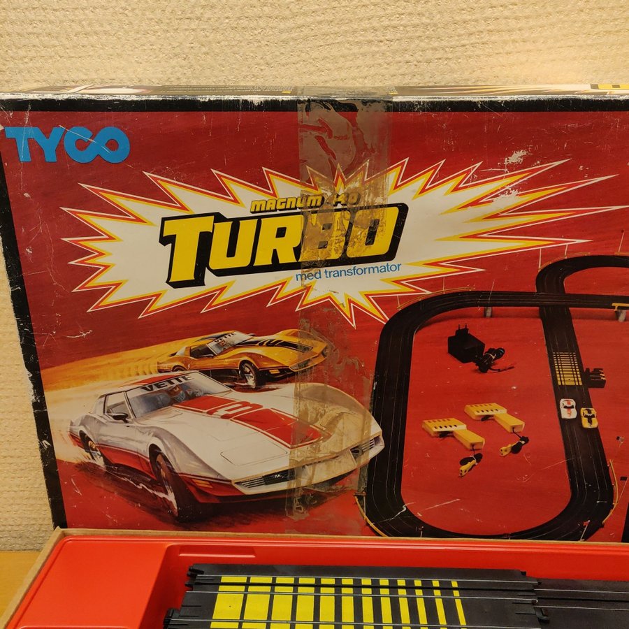 Tyco Magnum 440 Turbo bilbana inkl två bilar