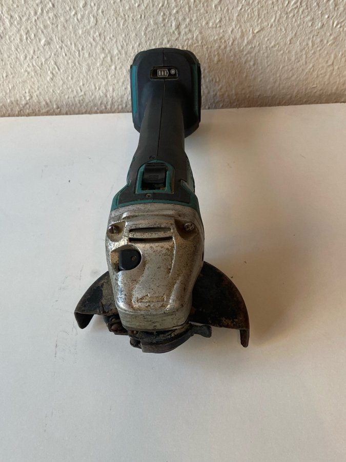 Makita DGA504 Vinkelslip (utan batterier och laddare