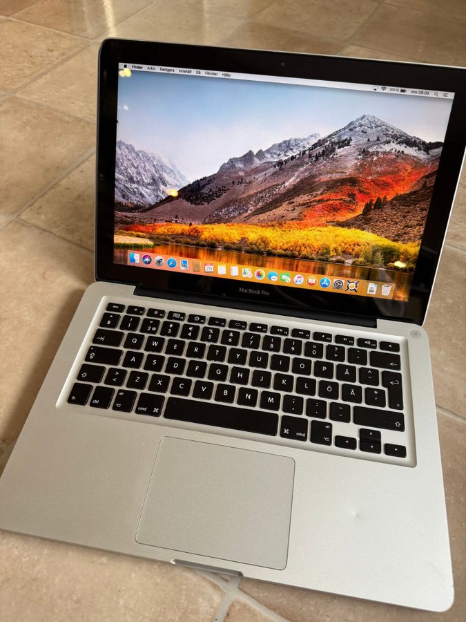 Finskick i5 Intel, 2,4 GHz MacBook Pro 8GB/240GB SSD