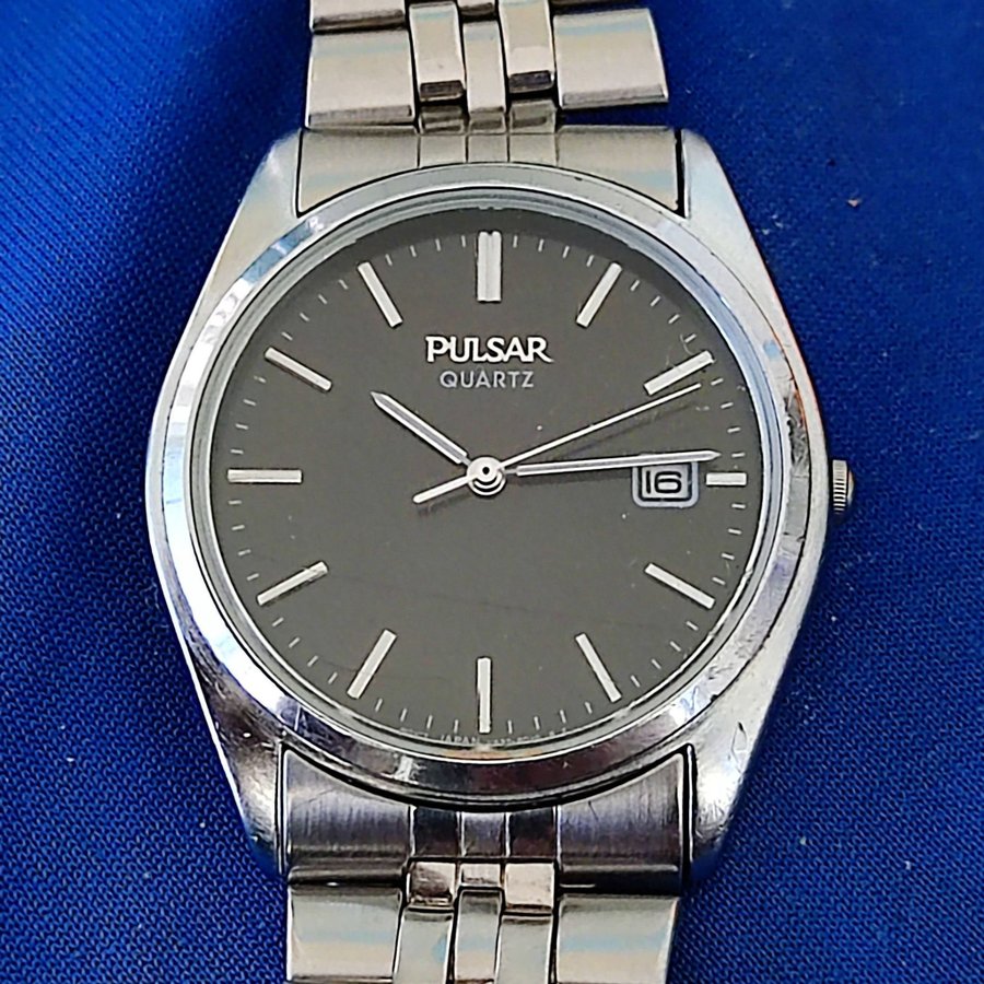 Vintage classic pulsar quartz 1983