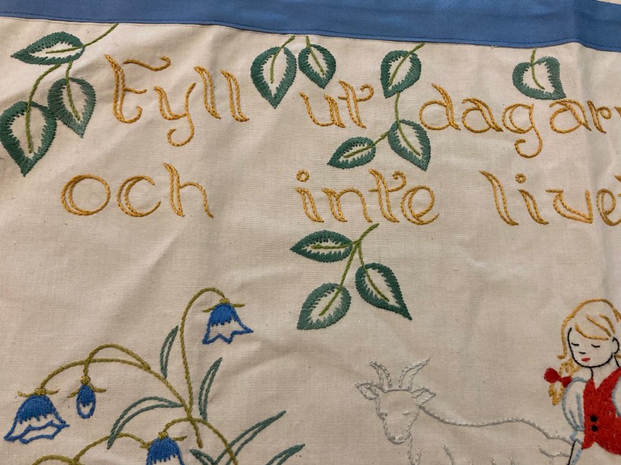 Retro äldre bonad med text fint broderi bonader i bra skick