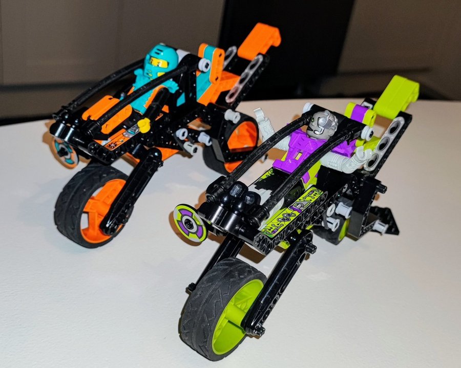 LEGO Technic Duel Bikes 8305-1