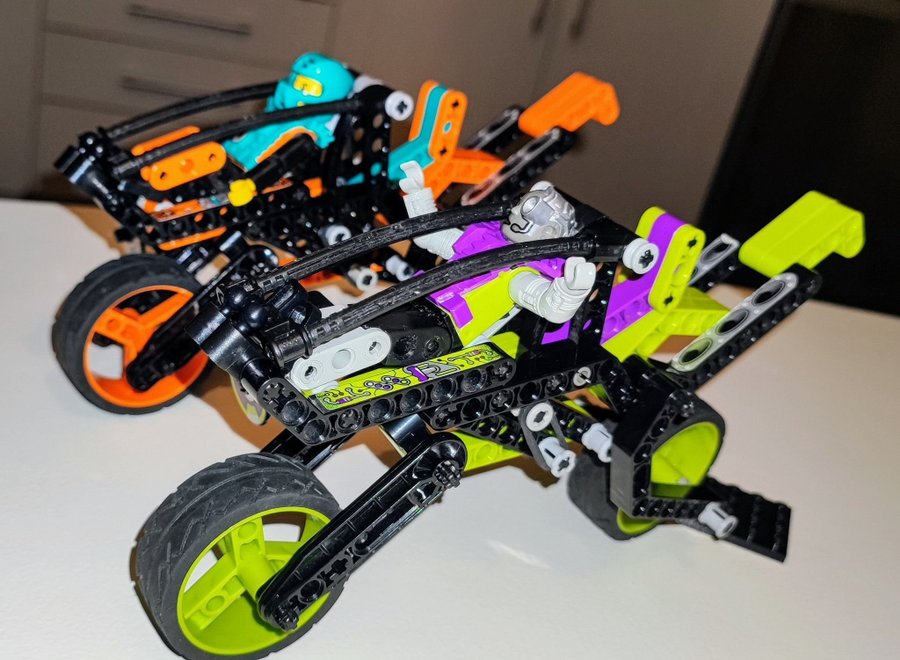 LEGO Technic Duel Bikes 8305-1