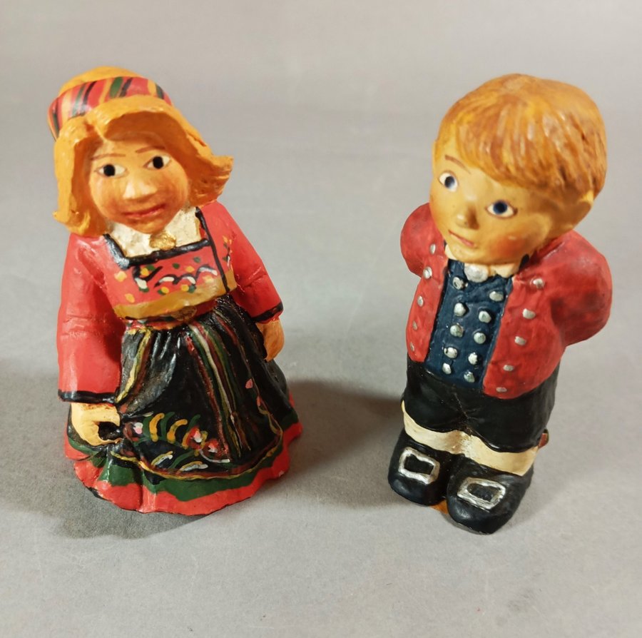 Två minifigurer i folkdräkt från Telemark, Norge, Candy Design