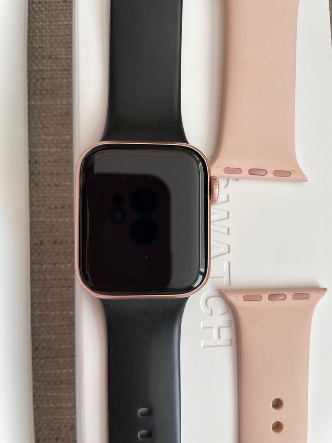 Apple Watch Series 6 - Guld Aluminium - Rosa Sportband