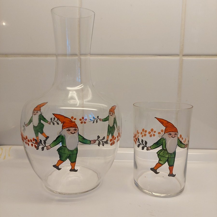 ANTIK TOMTE-VATTENKANNA MED GLAS! SVENSKTILLVERKADE! 40/50-TALET!!