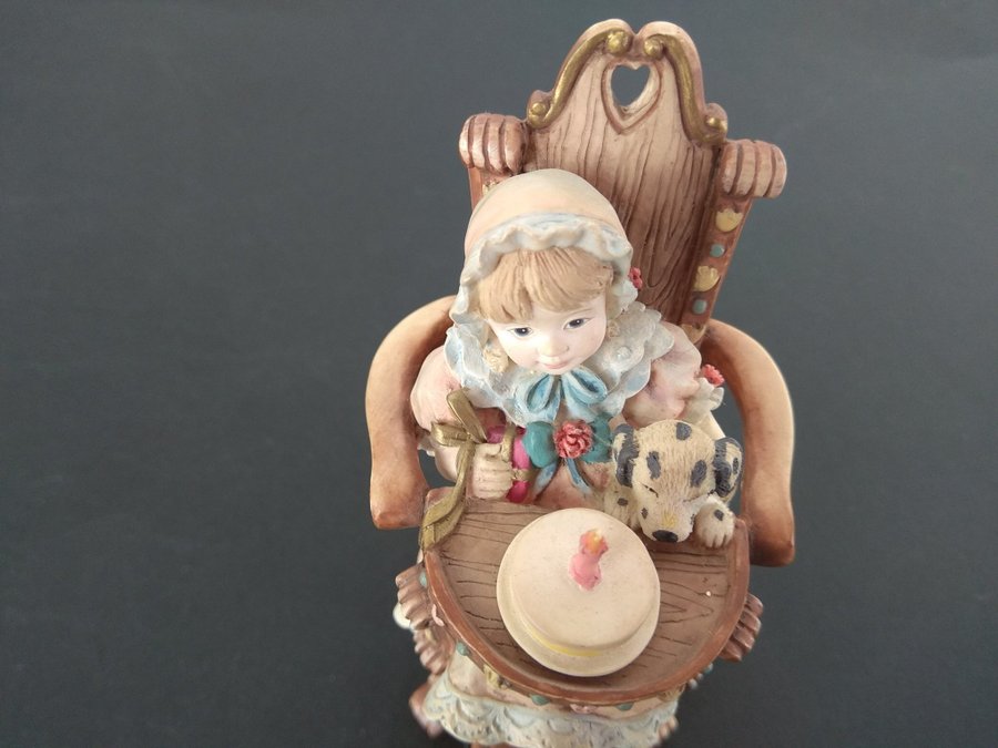 Goebel figurin Treasures of Sandra Kucks SK15 "Happy Birthday"