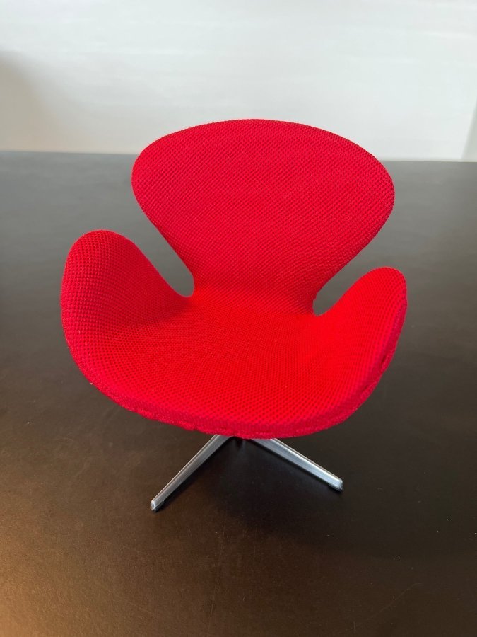 Fritz Hansen - Arne Jacobsen - Miniature Swan Chair