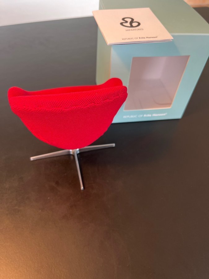 Fritz Hansen - Arne Jacobsen - Miniature Swan Chair