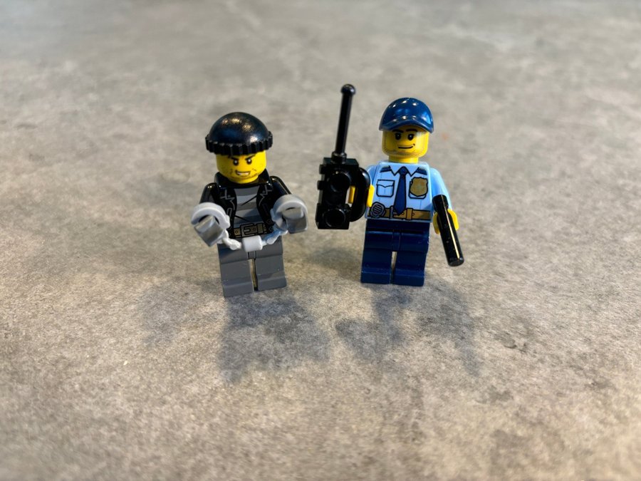 Lego Minifigurer - Bandit og Politibetjent.