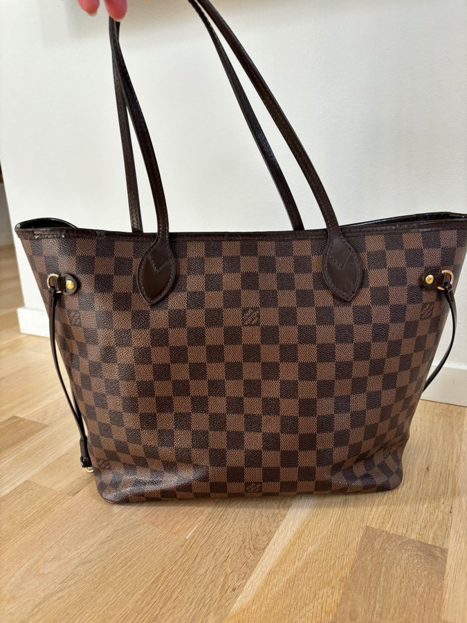 Louis Vuitton Neverfull MM Tote Bag