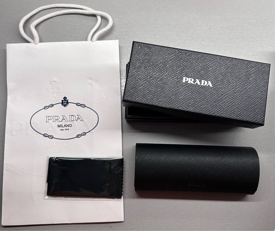 Prada glasögonfodral inkl tillbehör