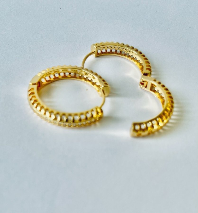 24 k Gold plated Earings with the like of diamonds