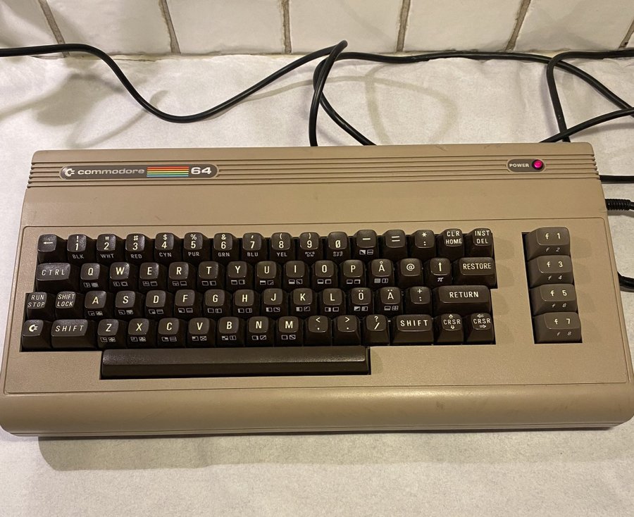 Commodore 64 C64 med nätdel