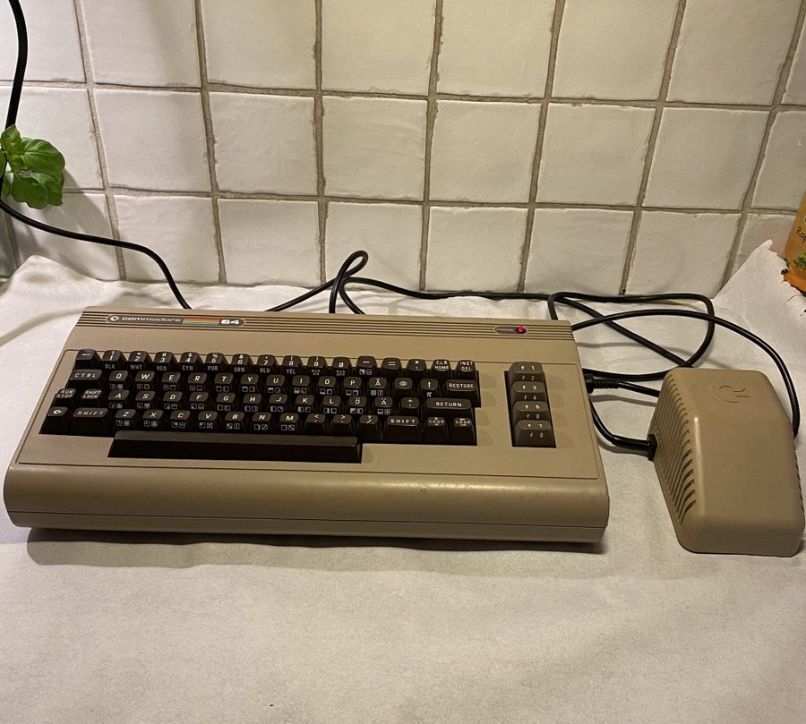 Commodore 64 C64 med nätdel