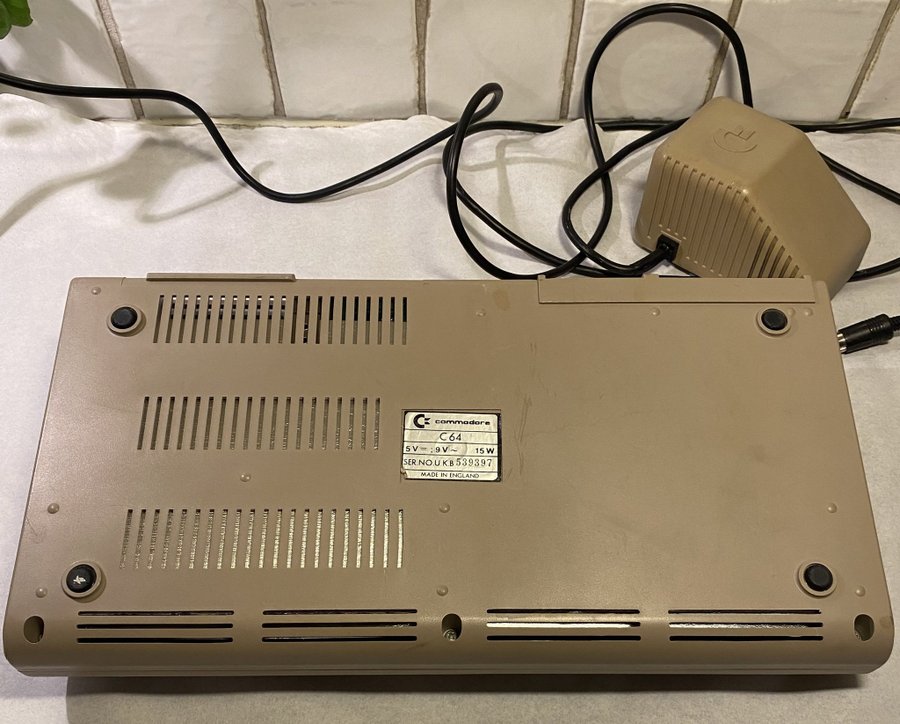 Commodore 64 C64 med nätdel