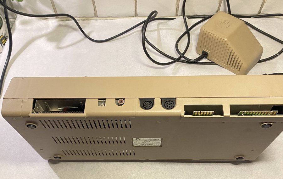 Commodore 64 C64 med nätdel