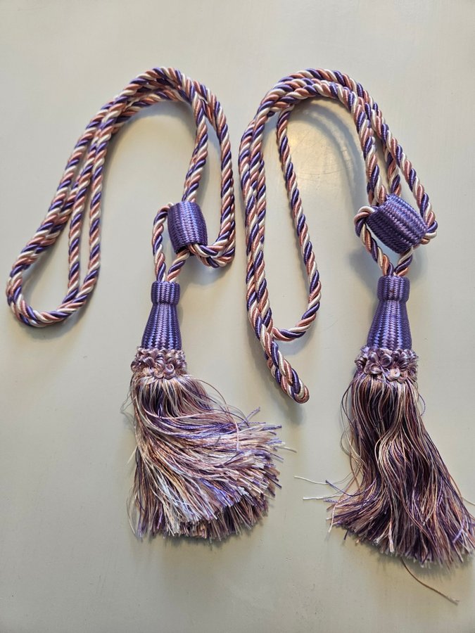 VINTAGE 2 GARDINOMTAG TASSELS LILA ROSA GULVIT