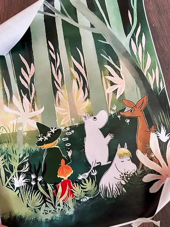 Mumin trollen med vänner i skogen tavla canvas  postermoomin