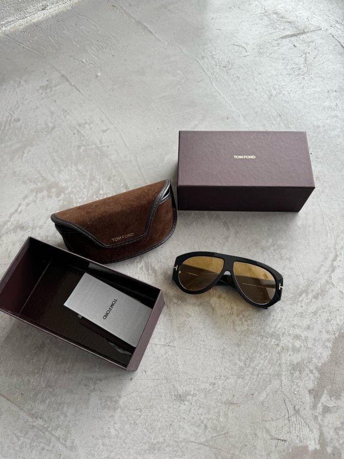 Tom Ford Bronson Solglasögon TF1044 ECO 01E 60?12 140