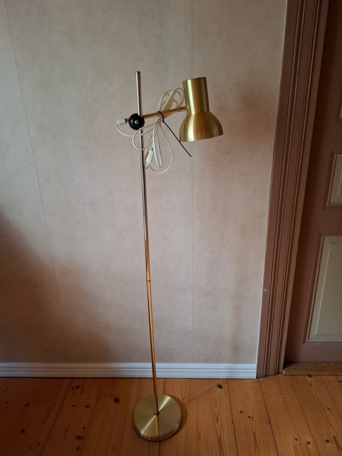 Golvlampa i mässingsfärgad metall retro golvlampa läslampa Belid