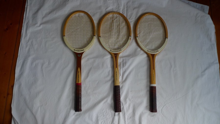 3 st Slazenger tennisracketar 1 är hel de två andra har trasiga trådar se bild