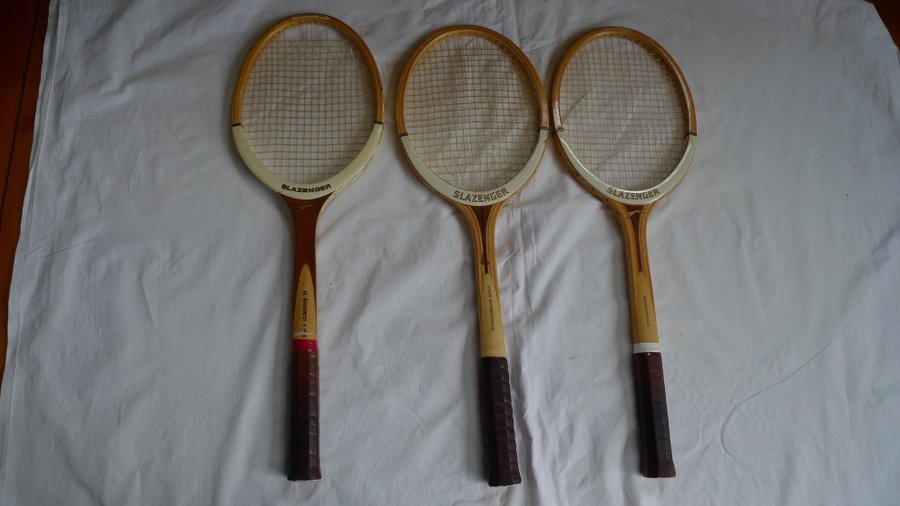 3 st Slazenger tennisracketar 1 är hel de två andra har trasiga trådar se bild