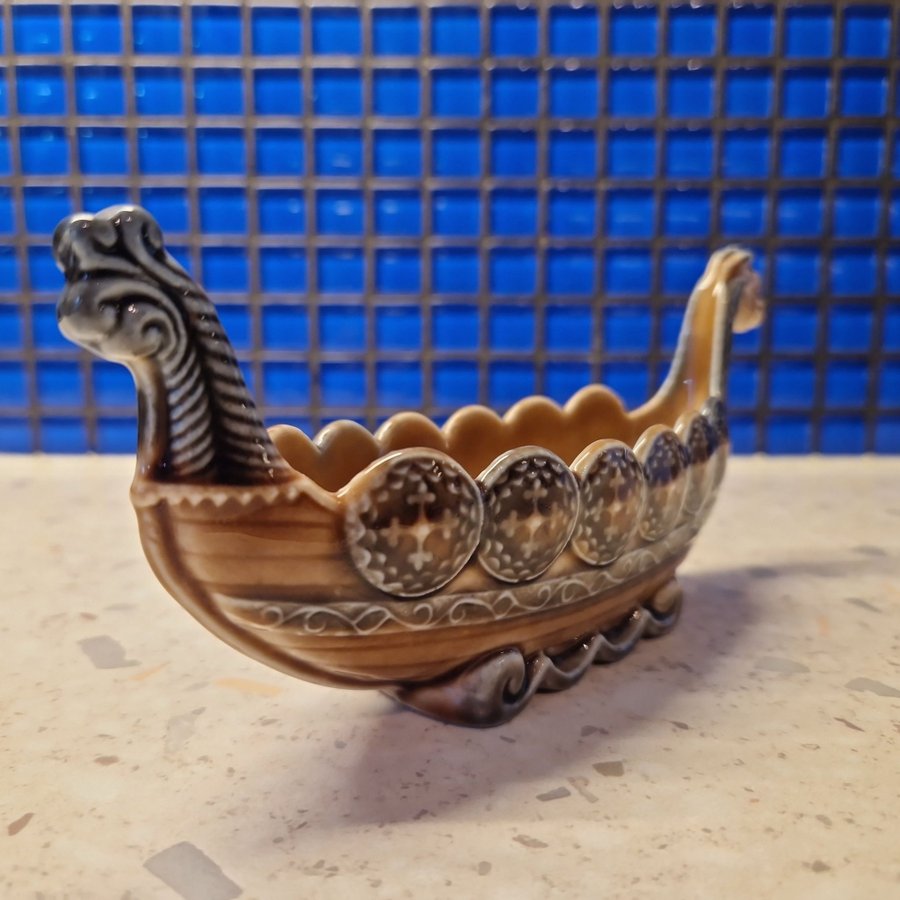 WADE ENGLAND PORCELAIN PORSLIN VIKING DRAKE BÅT DRAGON LONGBOAD SKÅL VAS