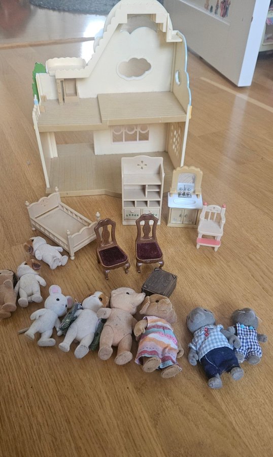 Sylvanian Families Hus med möbler och figurer