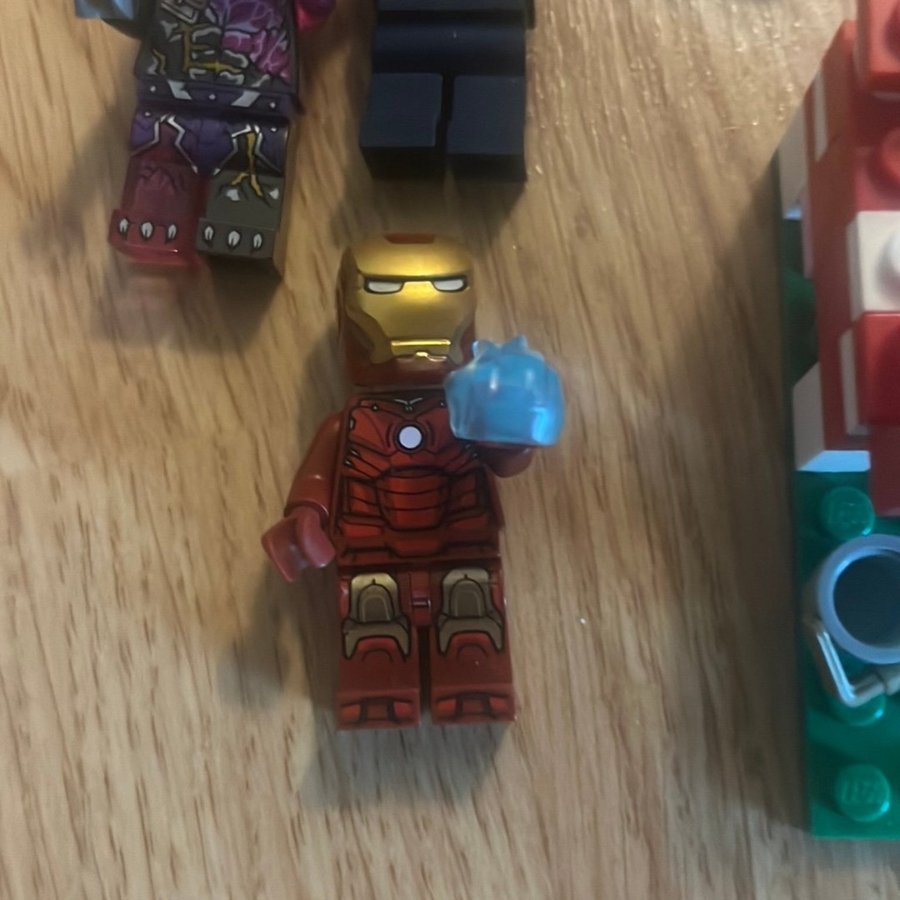 Lego Minifigurer 12 st (Start with 1 kr)