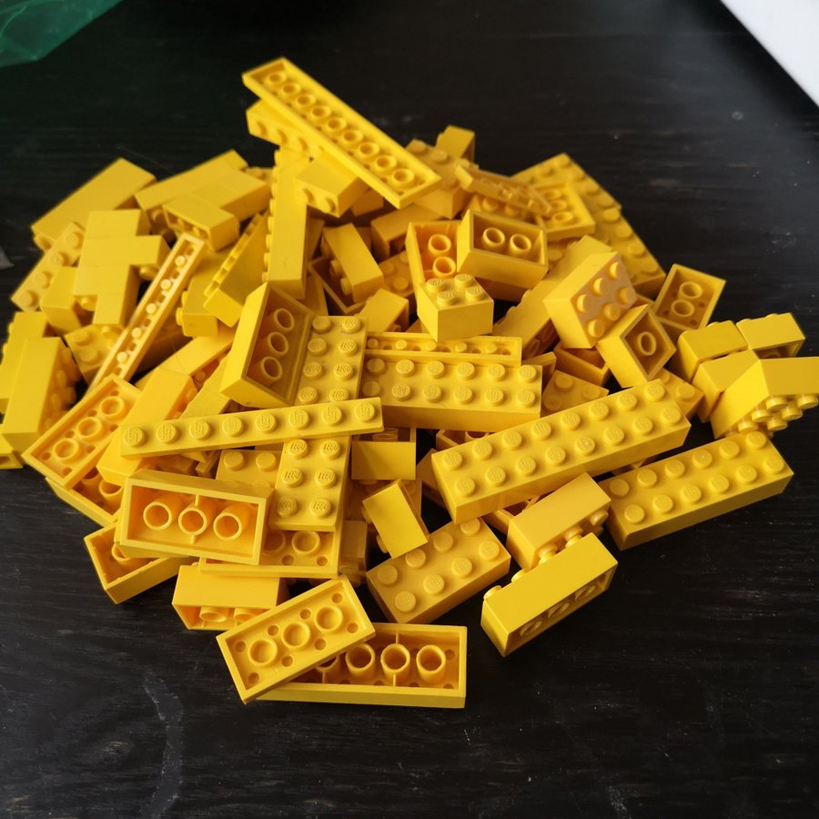 Lego gula klossar