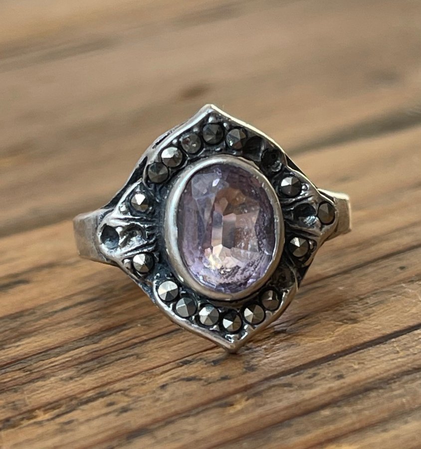 Vintage ring i silver med ametist och markasiter