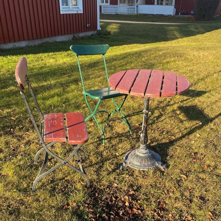 Byarum trädgårdsbord 1st bord 2st stolar höstpris antik retro gjutjärn