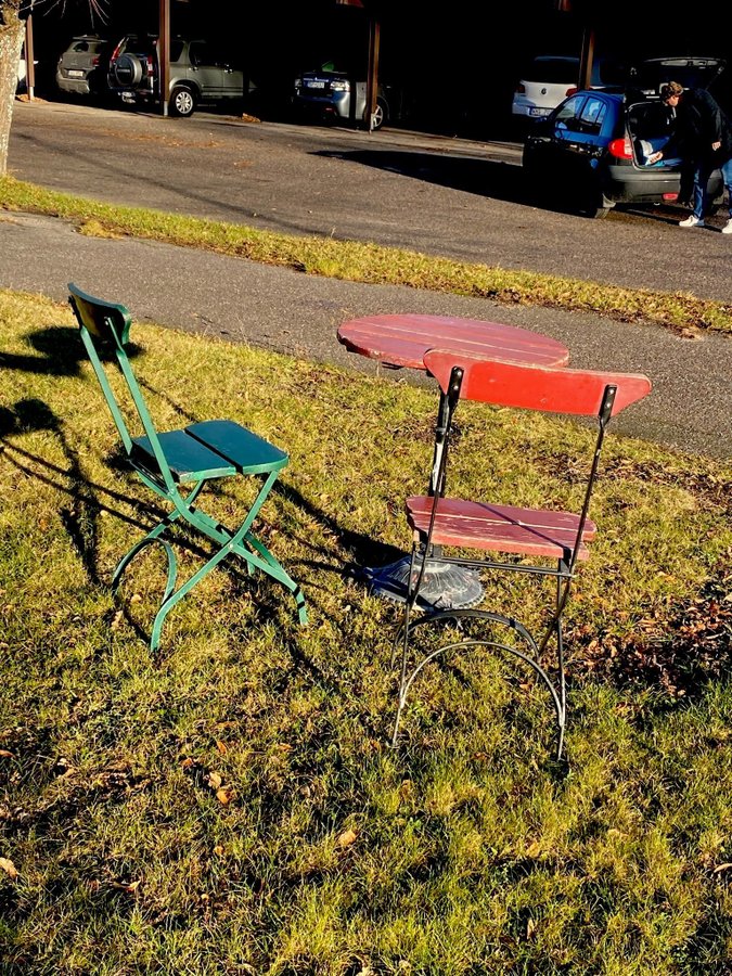 Byarum trädgårdsbord 1st bord 2st stolar höstpris antik retro gjutjärn