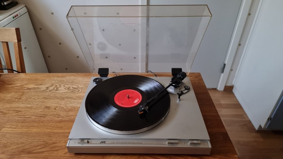 JVC L-A10 Auto Return Belt-Drive Turntable (halvdefekt?)