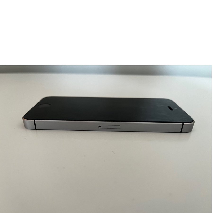 iPhone SE, 32GB, 93% batterihälsa