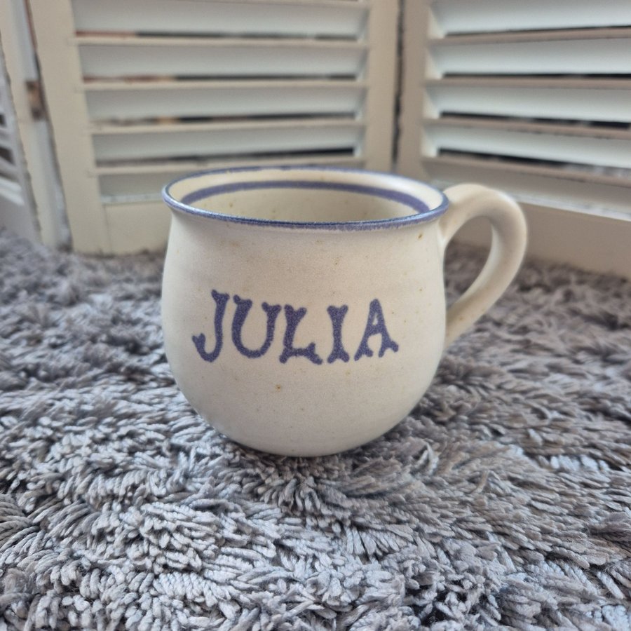 Skansens Krukmakeri Mugg med namn Julia