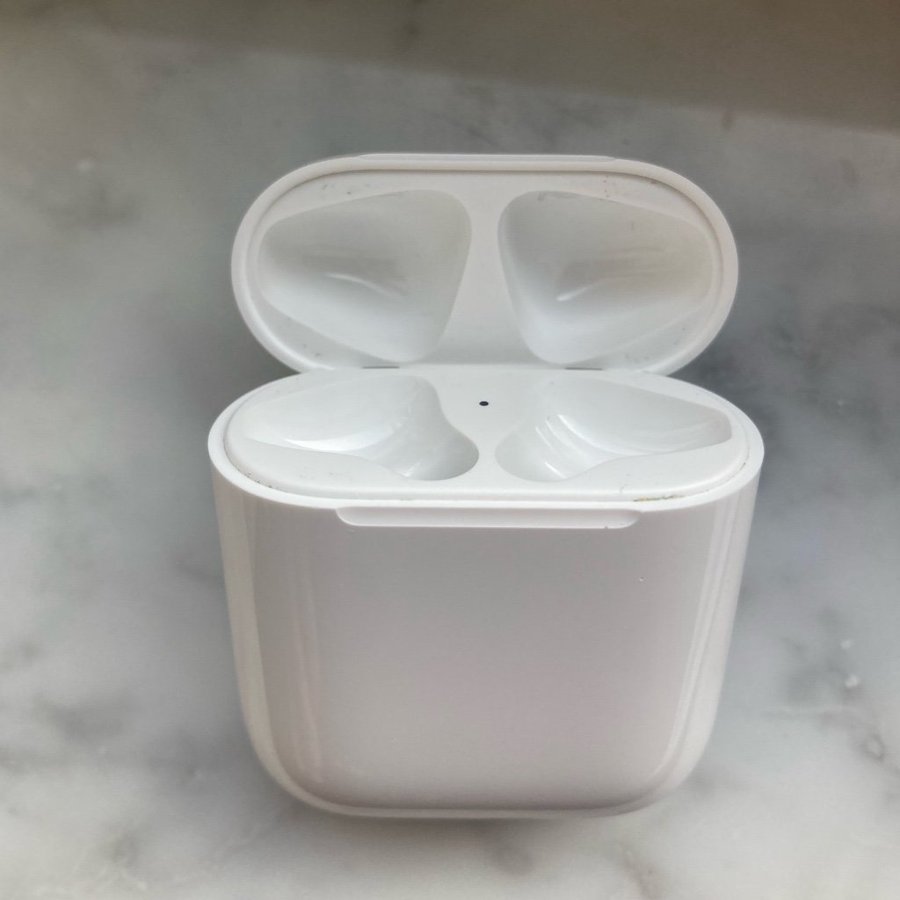 Apple AirPods Laddningsetui med Lightning-kontakt