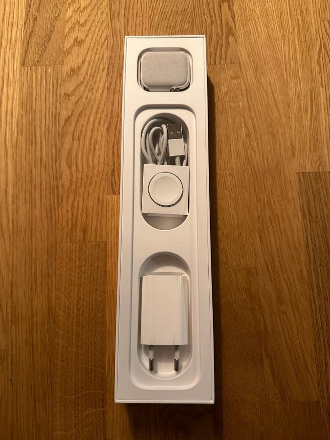 Apple Watch Series 4 40mm Stainless Steel Case White Sport Band