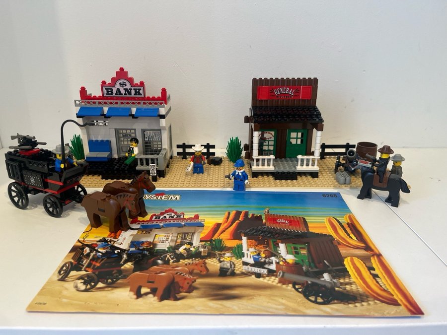 LEGO Western 6765 - Gold City Junction