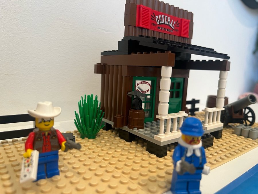 LEGO Western 6765 - Gold City Junction