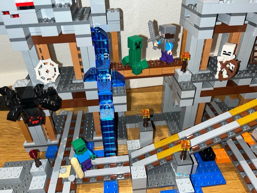 Lego Minecraft 21118 The Mine