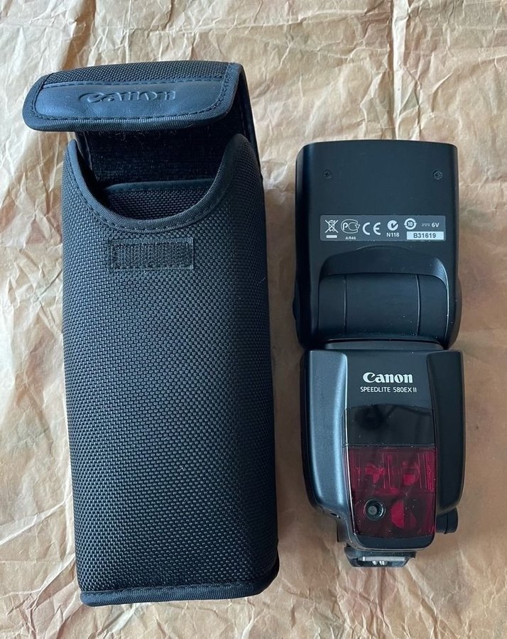 Canon Speedlite 580EX II inkl blixt-bibeln på bilden och orginalcase