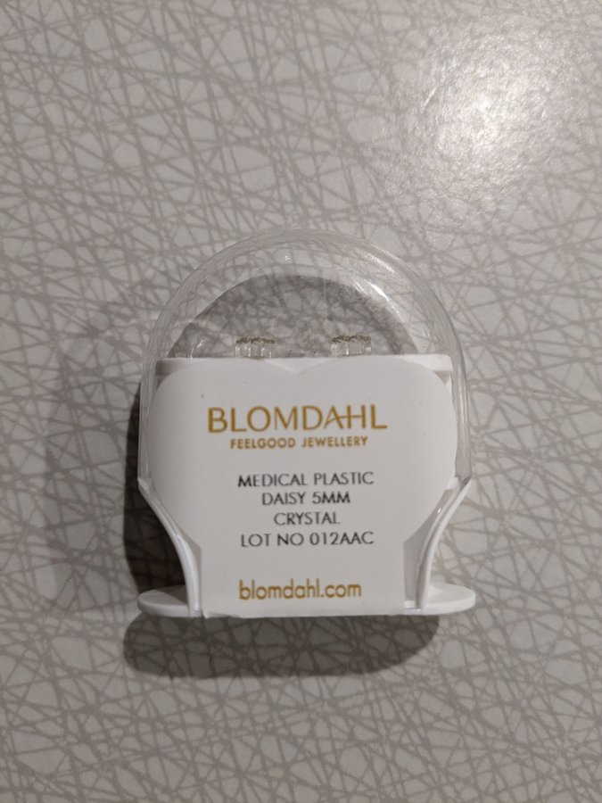 Blomdahl Medical Plastic Daisy 5mm Crystal