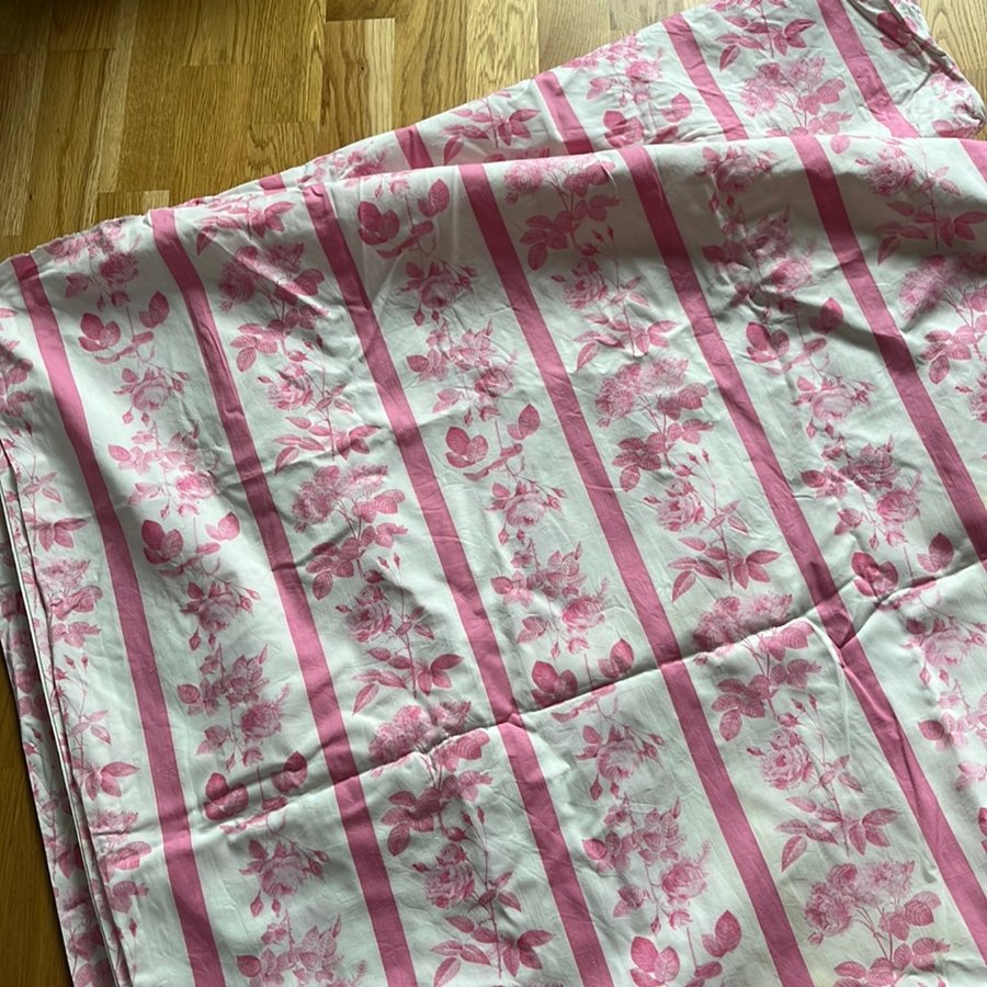 Tyg med rosa blommor 93 cm x 820 cm nytt Retro